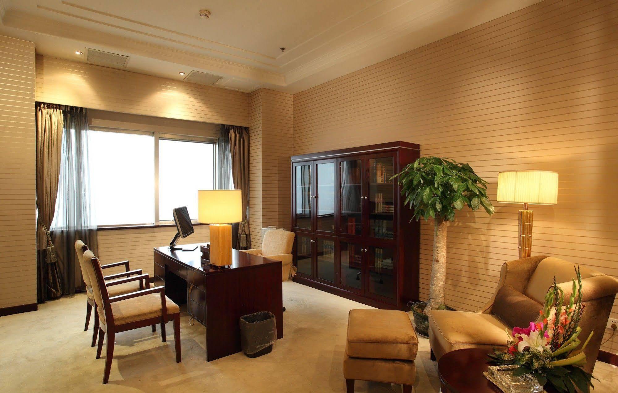 Weilai Conifer Hotel Zhengzhou Exterior photo