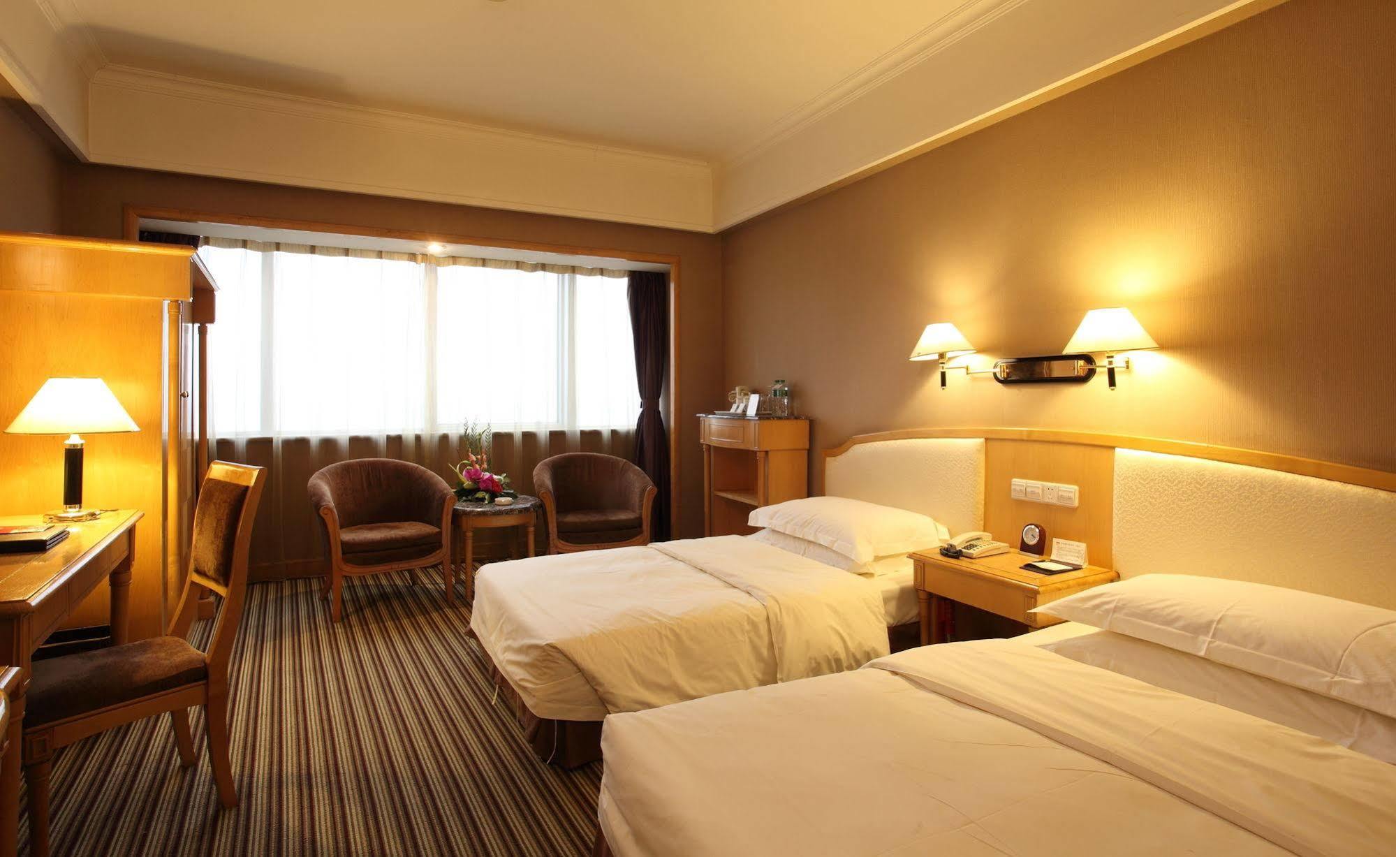 Weilai Conifer Hotel Zhengzhou Exterior photo