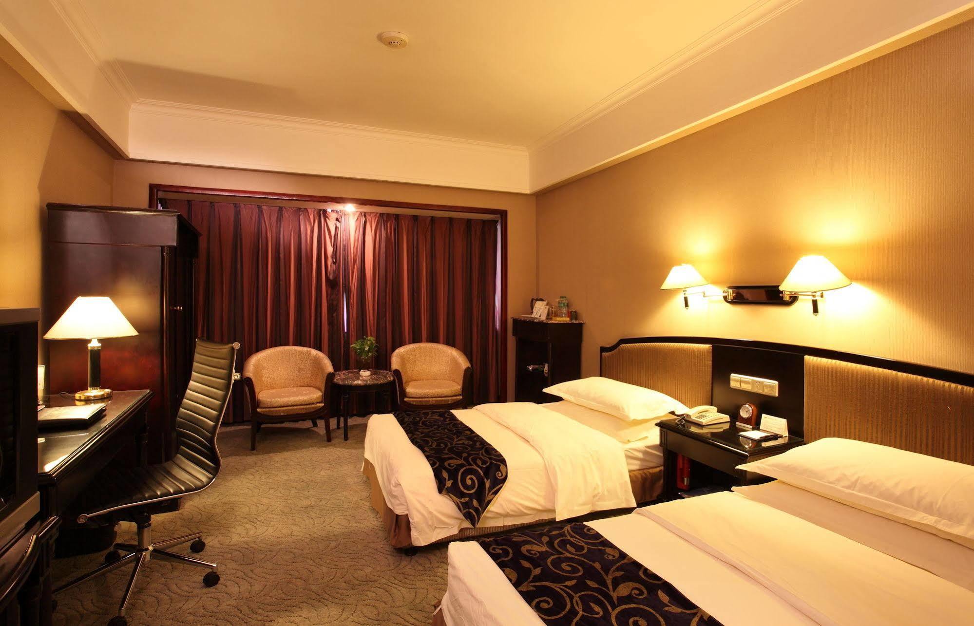 Weilai Conifer Hotel Zhengzhou Exterior photo