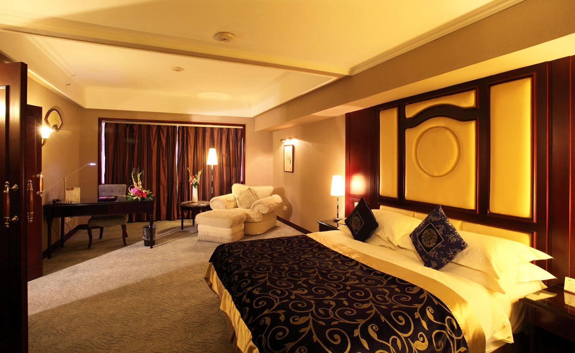 Weilai Conifer Hotel Zhengzhou Exterior photo