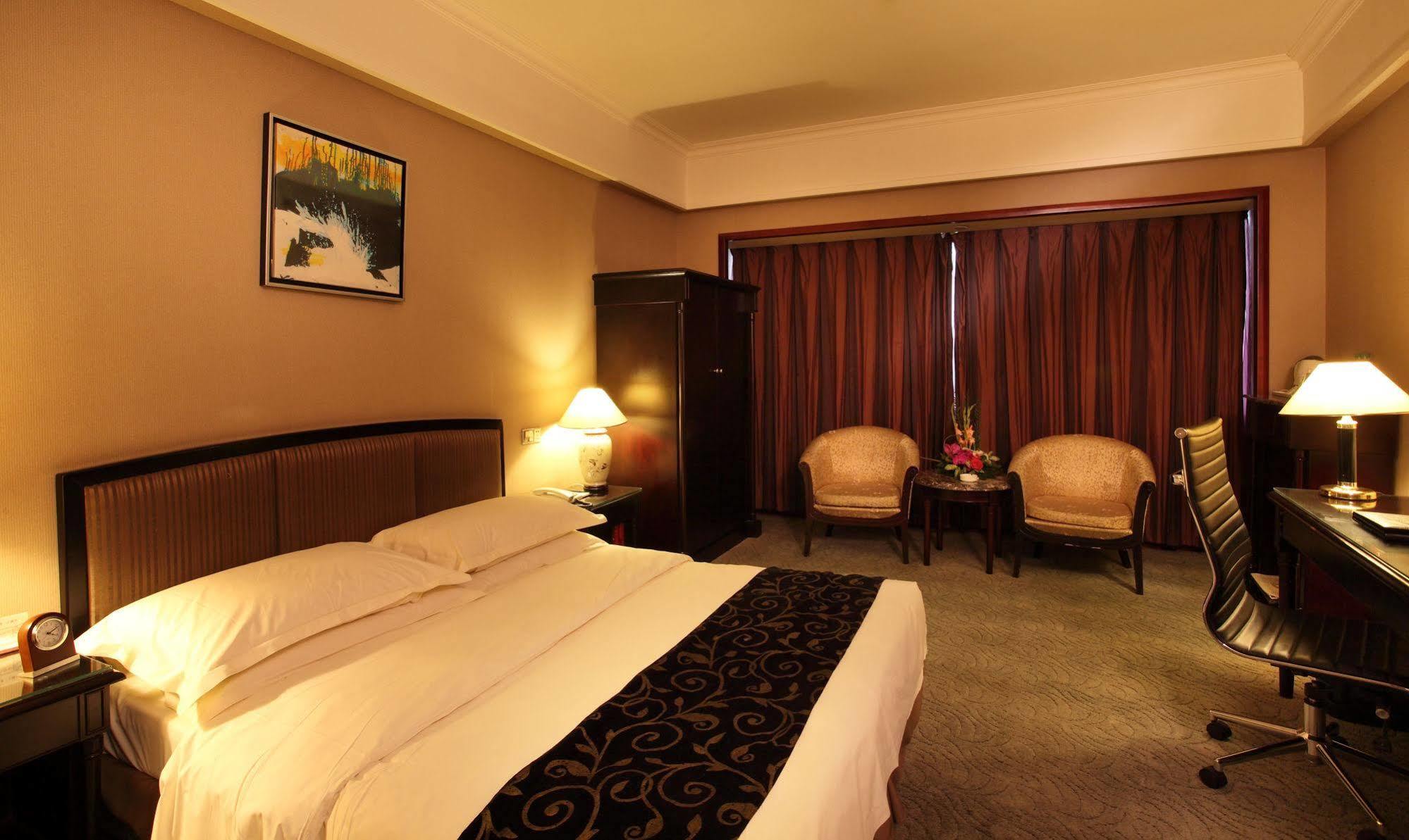 Weilai Conifer Hotel Zhengzhou Exterior photo